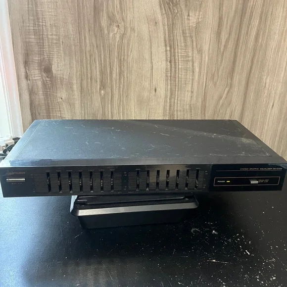 MITSUBISHI DA-G108 7-Band Stereo Graphic Equalizer Powers On (read) - Picture 10 of 10